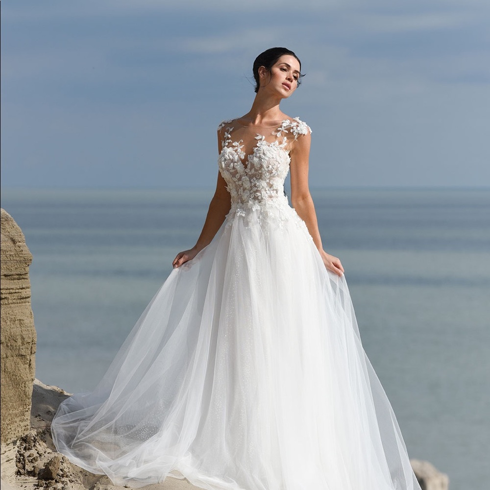 Dando London Wedding dress + matching hair pieces